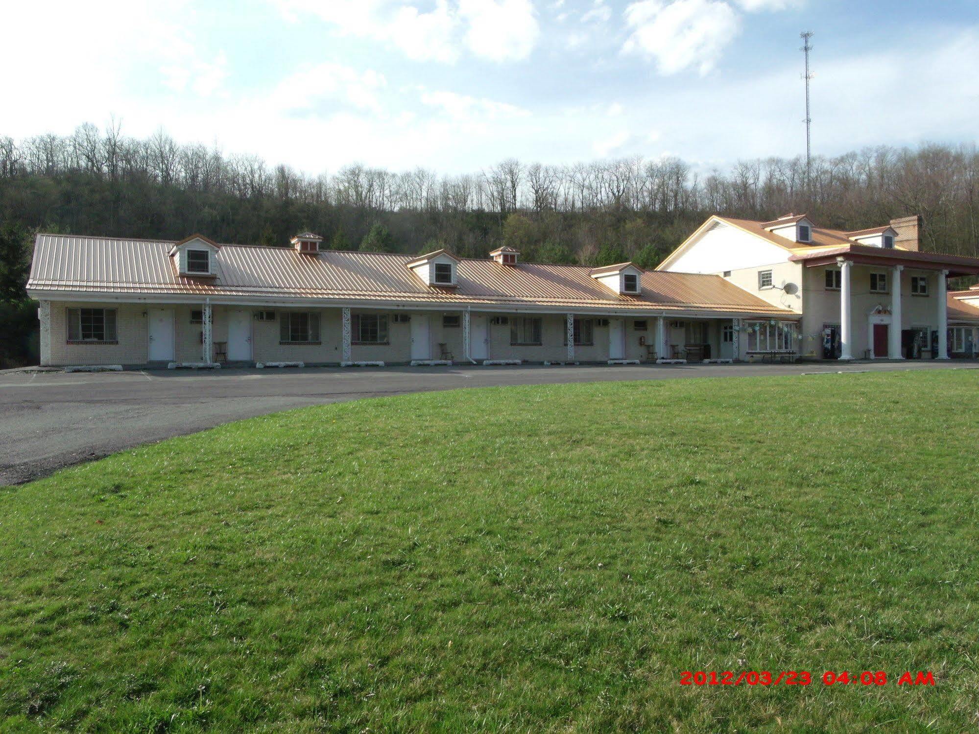 Relax Inn Altoona Exterior photo